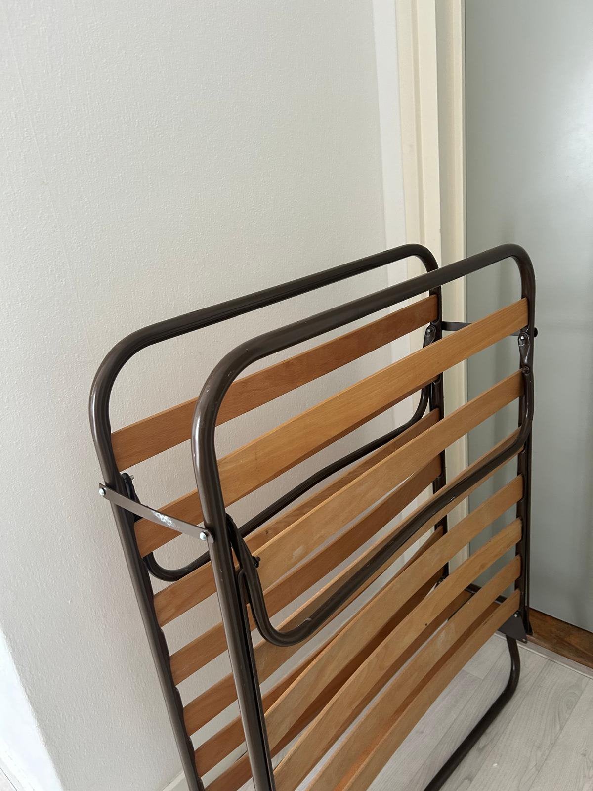 Opvouwbaar bed, Ophalen, Zo goed als nieuw, Eenpersoons, 90 cm