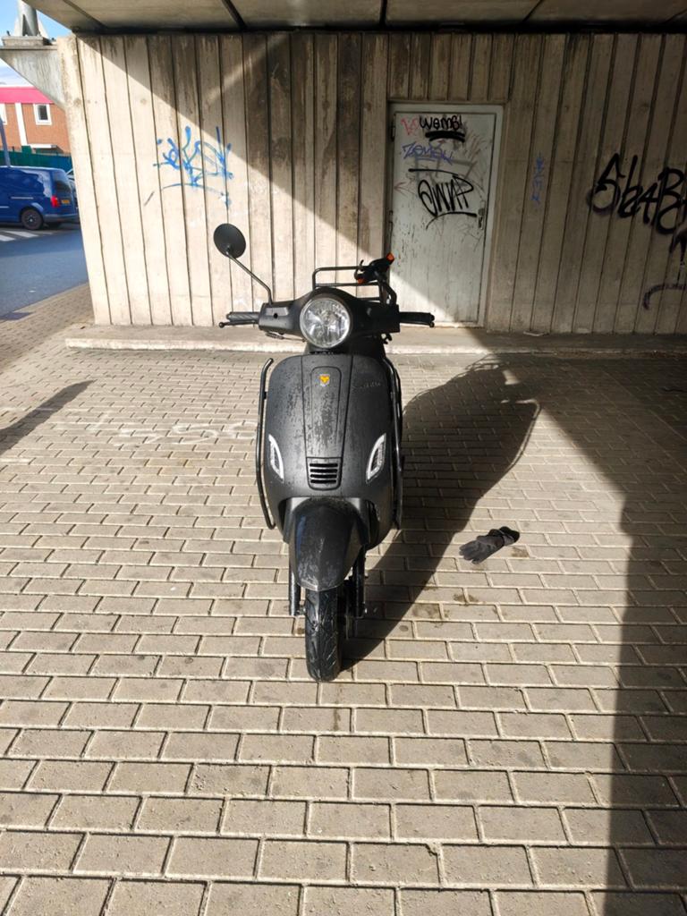 La Souris Sourini R 2021 - Mat Zwart, Fietsen en Brommers, Brommeronderdelen | Scooters, Ophalen of Verzenden, Gebruikt, Overige typen