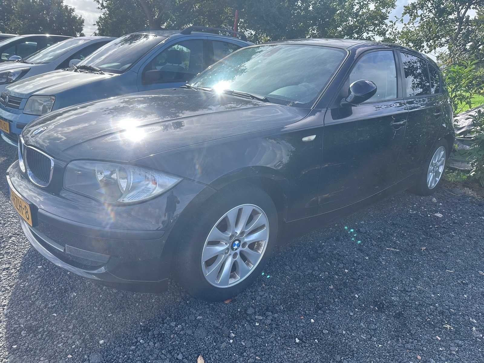 2009 - BMW - 1-serie - 118i Business Line - 65-HZH-8, Auto's, 1-Serie, Achterwielaandrijving, Zwart, Origineel Nederlands
