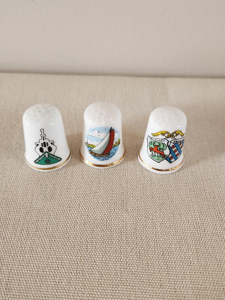 3x Vingerhoedjes - Friesland - Fine bone China, Verzamelen, Ophalen of Verzenden, Zo goed als nieuw, Porselein, Nederland