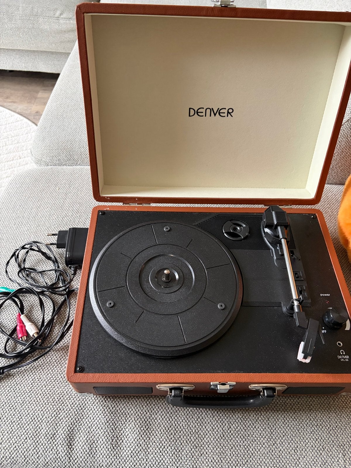 Denver platenspeler met ingebouwde speakers - Retro look, Ophalen, Zo goed als nieuw, Platenspeler, Overige merken