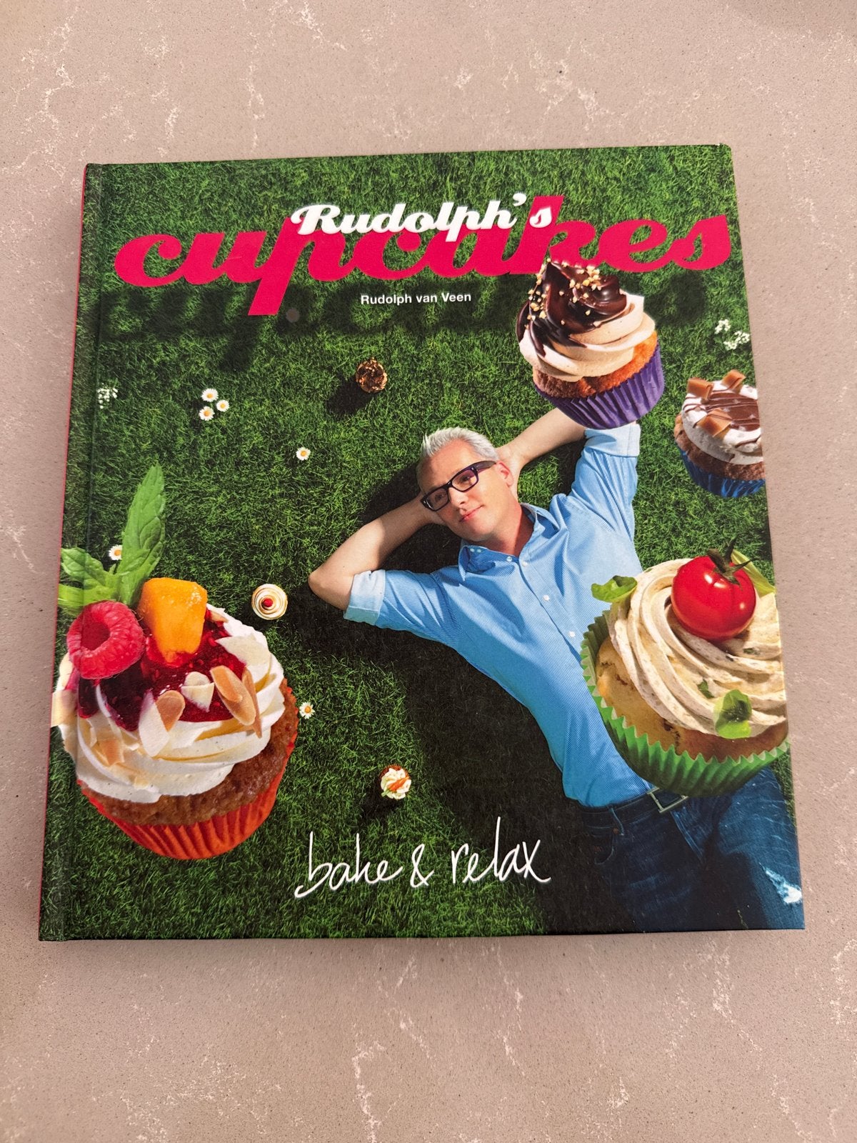 Rudolph's Cupcakes: Bake & Relax - Bakboek Rudolph van Veen, Boeken, Ophalen of Verzenden, Nieuw, Overige gebieden, Taart, Gebak en Desserts