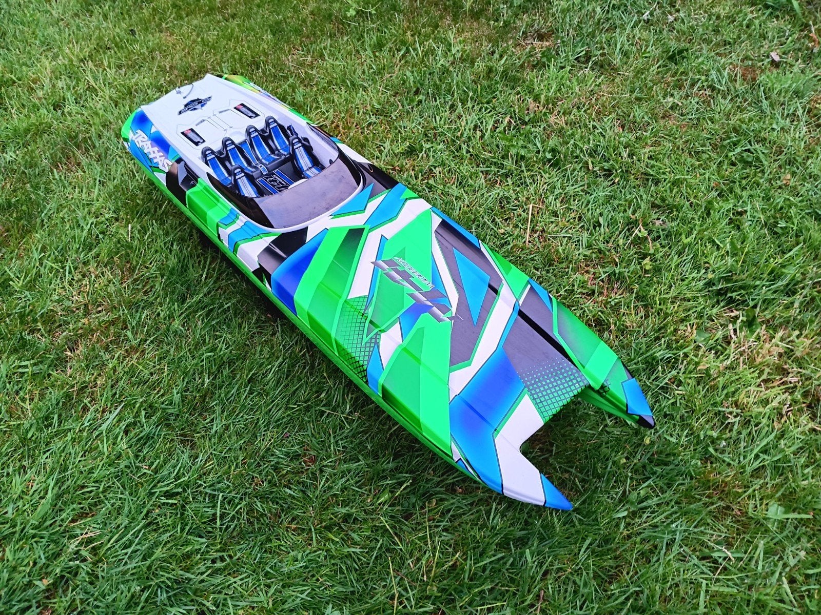 Als nieuw M41 skater powerboat, geupgraded, rc varend, Hobby en Vrije tijd, Modelbouw | Boten en Schepen, Verzenden, Zo goed als nieuw