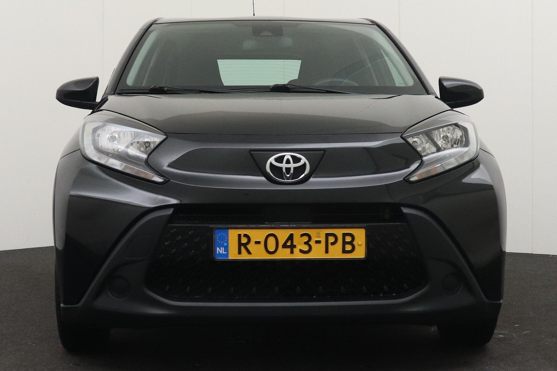 Toyota Aygo X 1.0 VVT-i MT Play Carplay Adapt. Cruise Camera, Auto's, Dealer onderhouden, Gebruikt, 920 kg, 4 stoelen