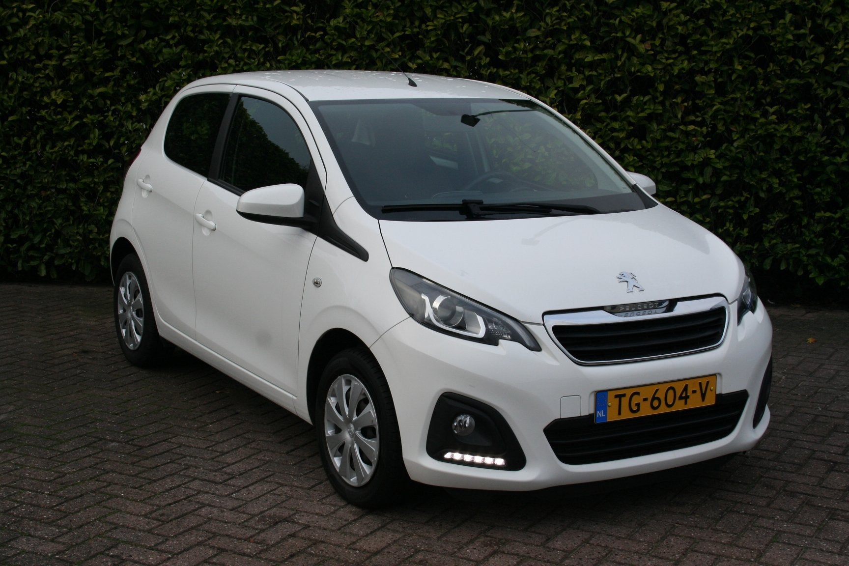 Peugeot 108 1.0 e-VTi 68pk 5D Blue Lease, Dealer onderhouden, Stof, Gebruikt, 4 stoelen