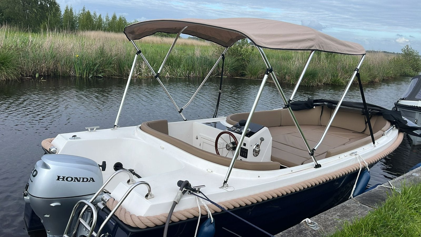 Zeer complete Valory 555 met 20 pk Honda met trim, Ophalen, Anker