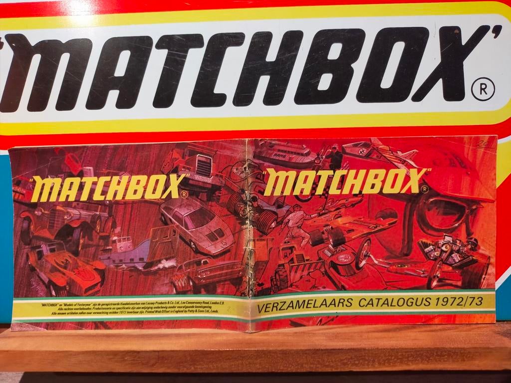 Lesney Matchbox Catalogus 1972/73 Nederlands, Lesney products England, Ophalen of Verzenden, Zo goed als nieuw, Catalogus
