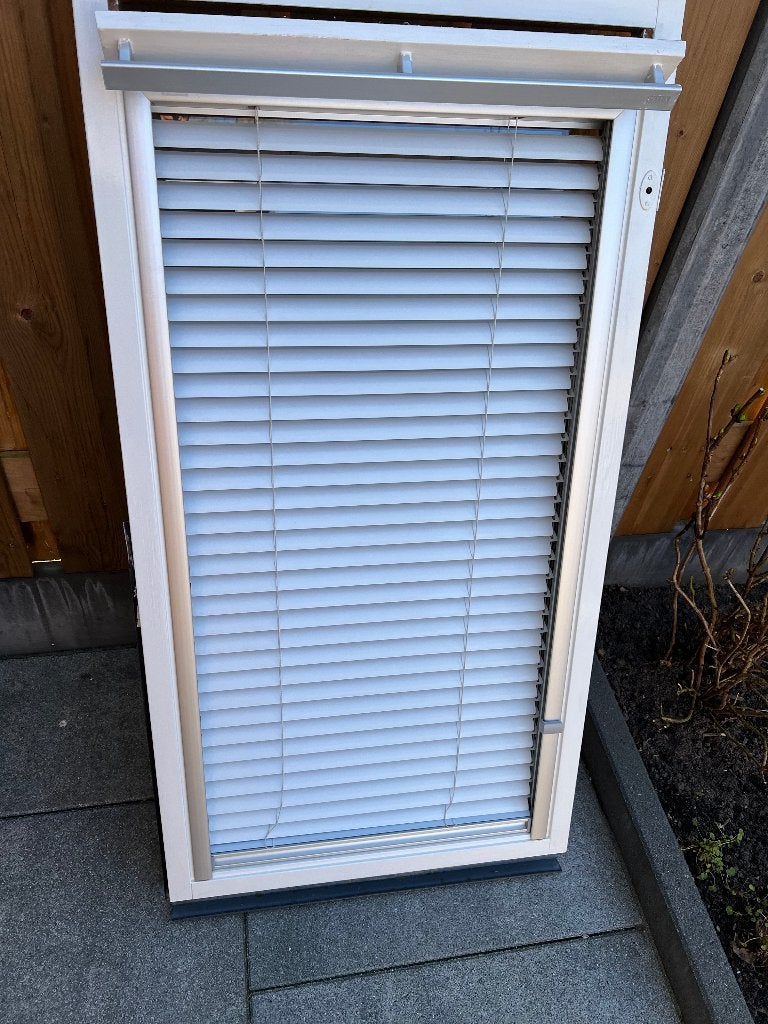 Luxaflex Velux voor dakraam (66x118cm), Ophalen, Inclusief montageonderdelen, Gebruikt, Metaal
