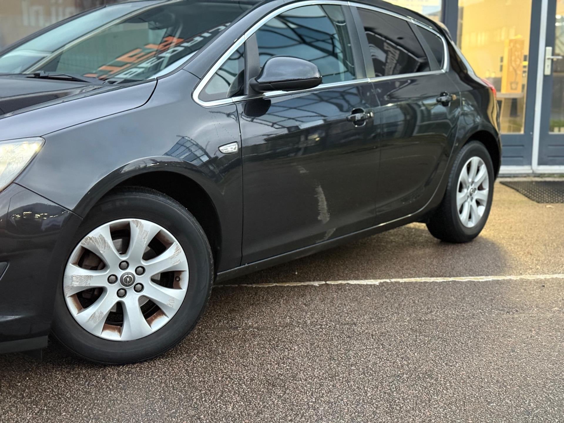 Opel Astra 1.4 Business + | Airco | Cruise | PDC, Voorwielaandrijving, Euro 5, 101 pk, Gebruikt