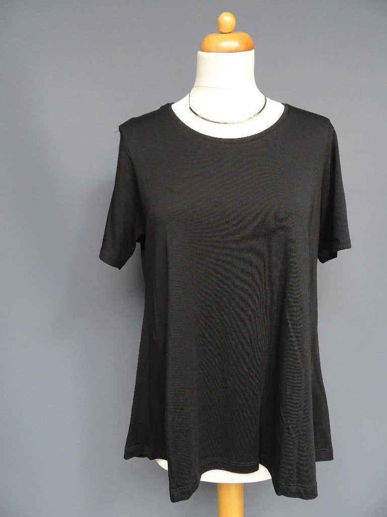 GUDRUN SJÖDEN maat M, nieuw shirt in A-LIJN., Maat 38/40 (M), Zwart, Nieuw, Ophalen of Verzenden