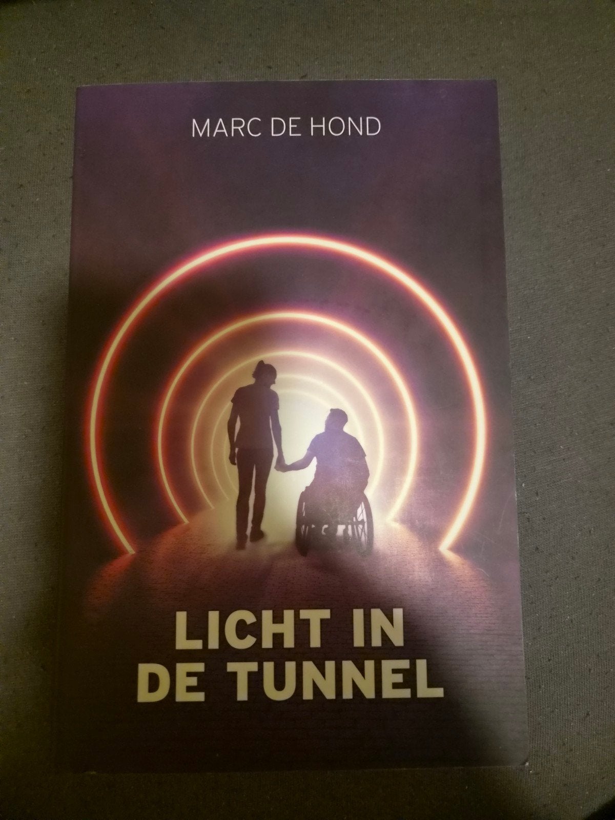 Marc de Hond - Licht in de tunnel, Boeken, Ophalen of Verzenden, Zo goed als nieuw, Marc de Hond