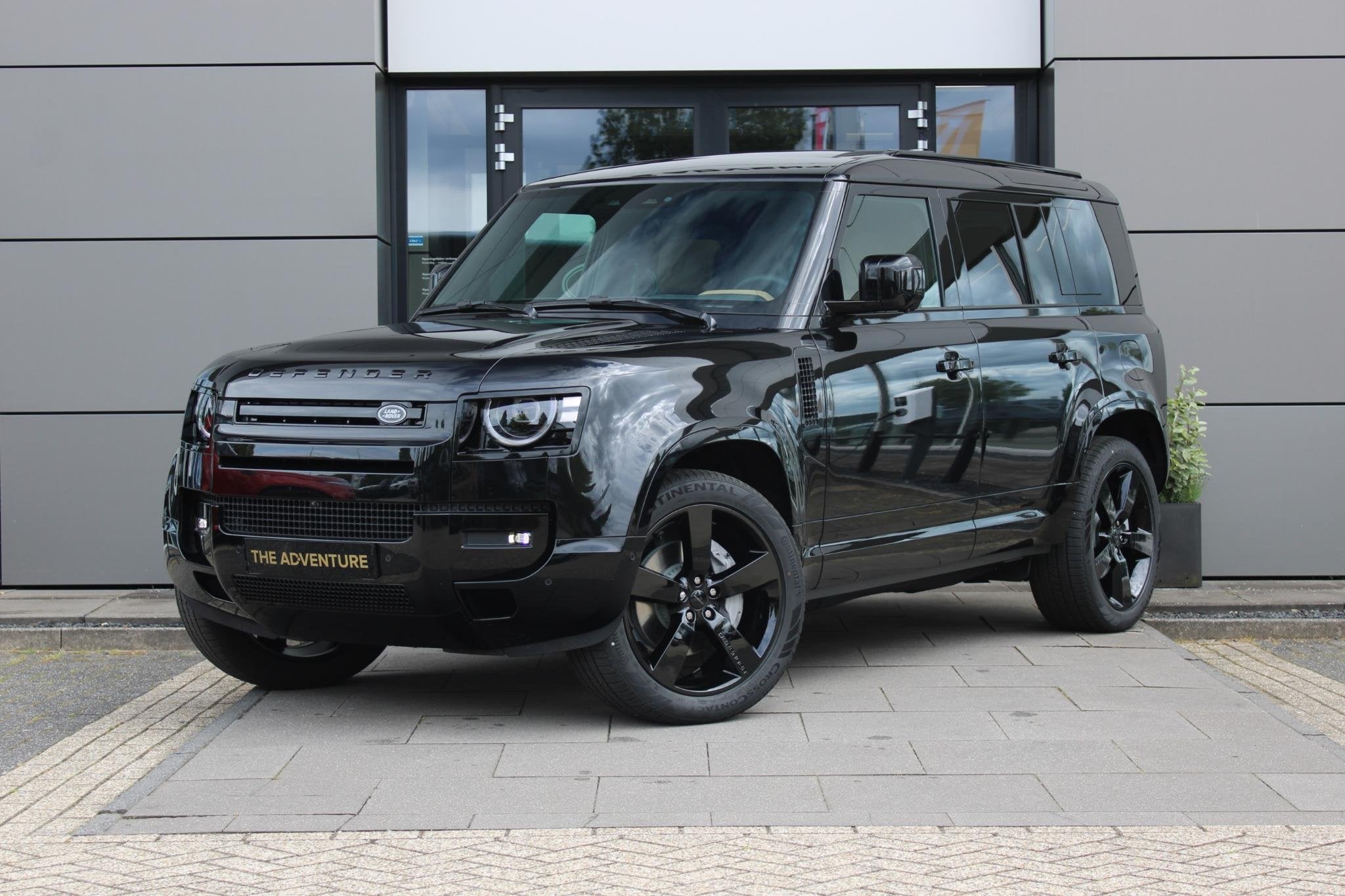 Land Rover Defender 110 P300e X-Dynamic HSE | Caraway | Head, Auto's, Land Rover, Automaat, Gebruikt, Euro 6, 4 cilinders