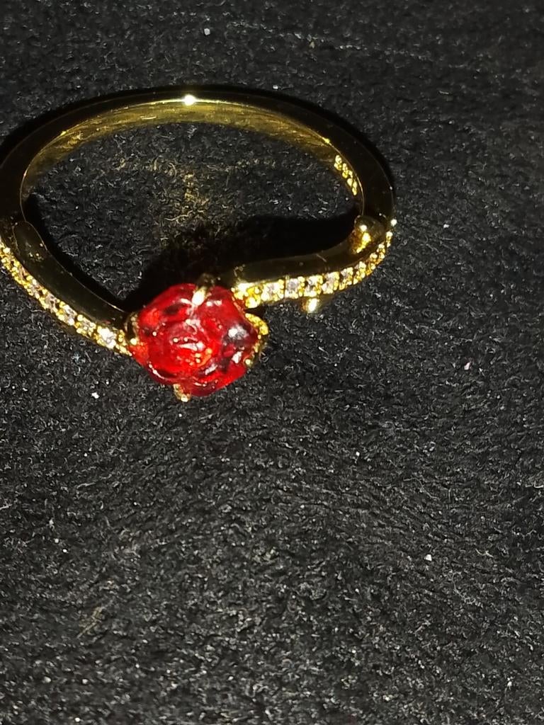 Gouden ring met rode steen, Sieraden, Tassen en Uiterlijk, Ringen, Ophalen of Verzenden