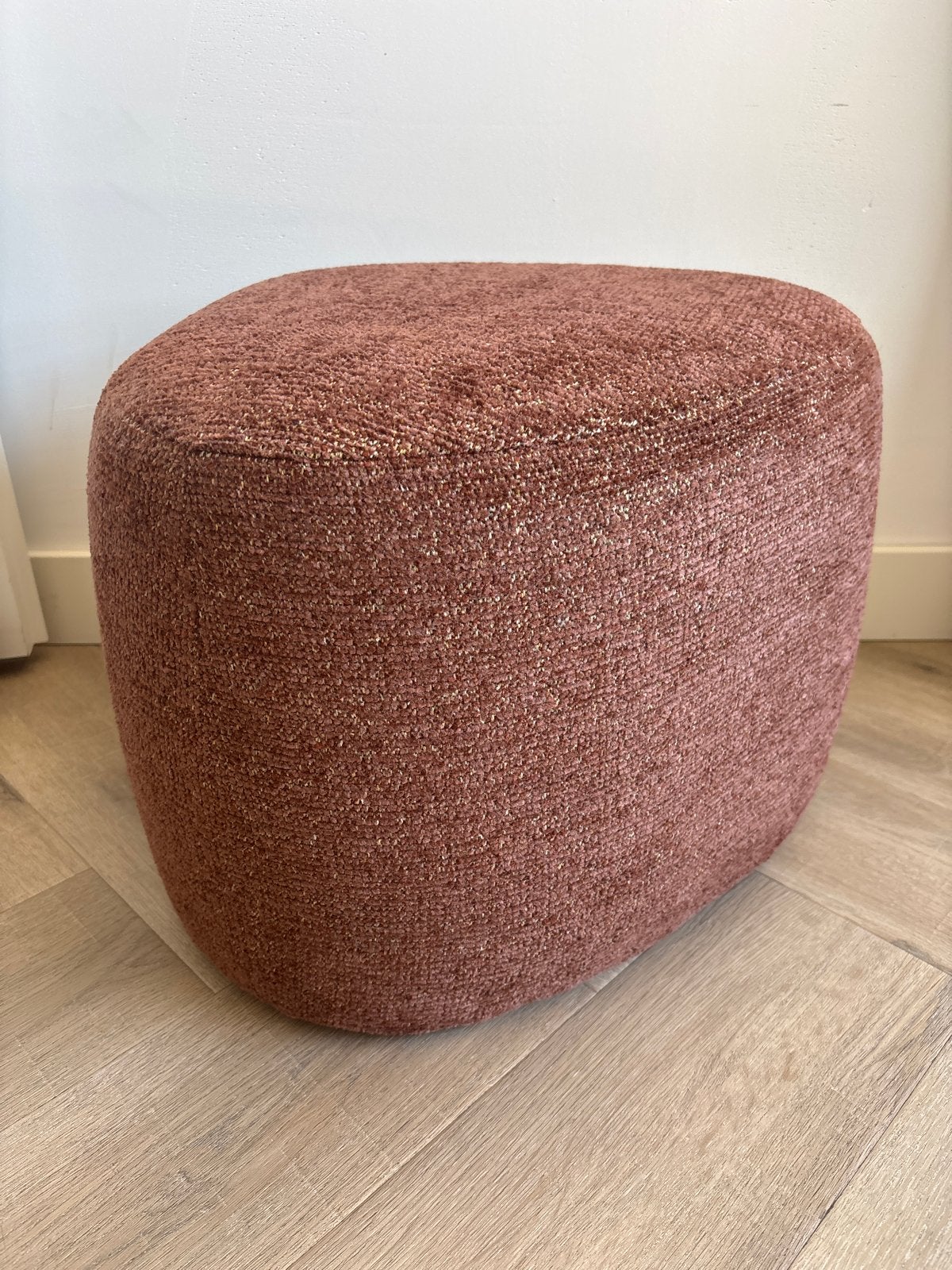 Mooie driehoekige poef van Leen Bakker, z.g.a.n., Ophalen, Minder dan 50 cm, Zo goed als nieuw, Stof