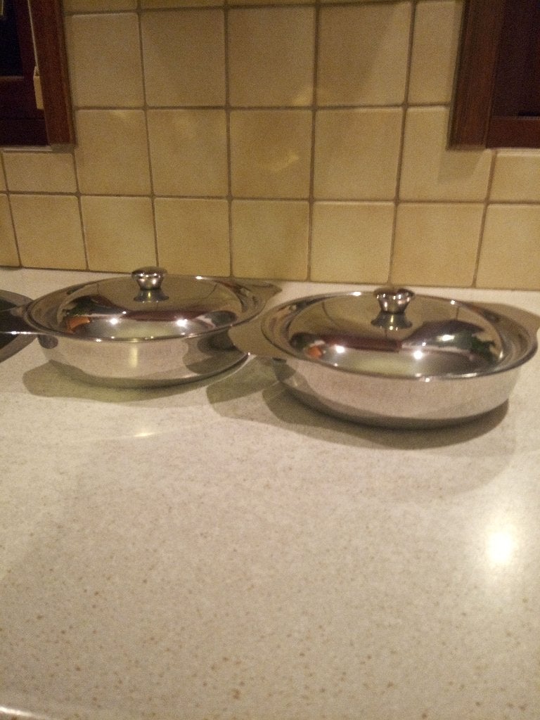 2 Dekschalen -Dekschaaltjes met deksel RVS ZGAN !!!, Met deksel, Overige typen, Ophalen of Verzenden, Zo goed als nieuw