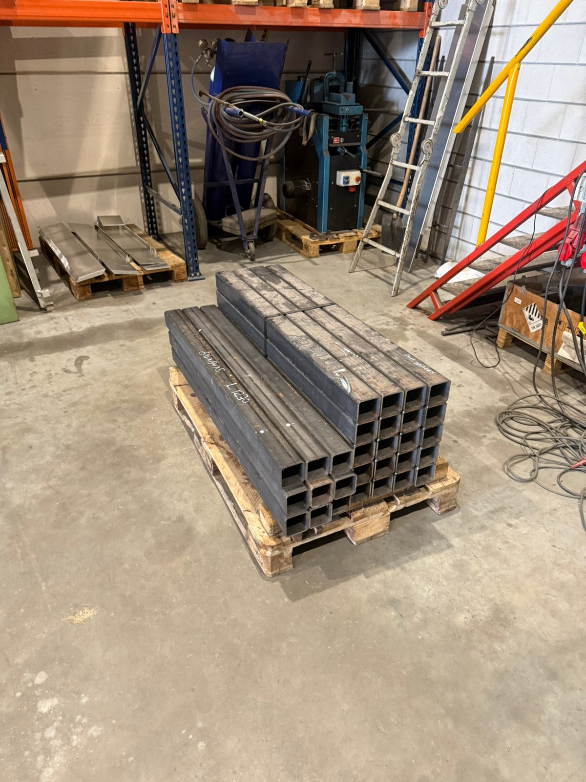 Stalen koker 80x80x5 29 stukken van 1230mm, Doe-het-zelf en Verbouw, Metalen, Ophalen, ., Nieuw, .