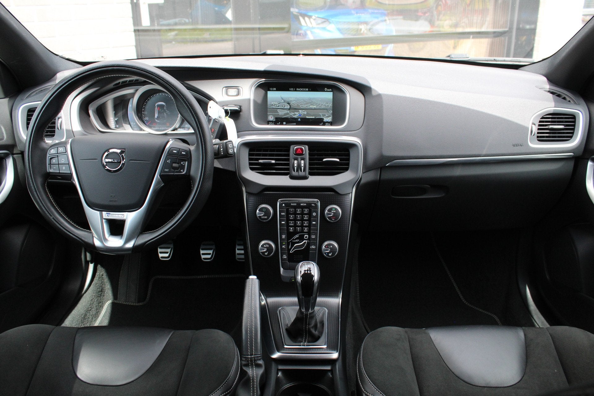 Volvo V40 2.0 T2 R-Design / Stoelverwarming / Standkachel /, Auto's, Volvo, Voorwielaandrijving, Gebruikt, 4 cilinders, Bedrijf