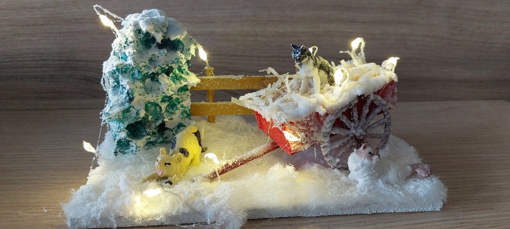 miniatuur hooiwagen met katten in de sneeuw en verlichting, Ophalen of Verzenden, Nieuw