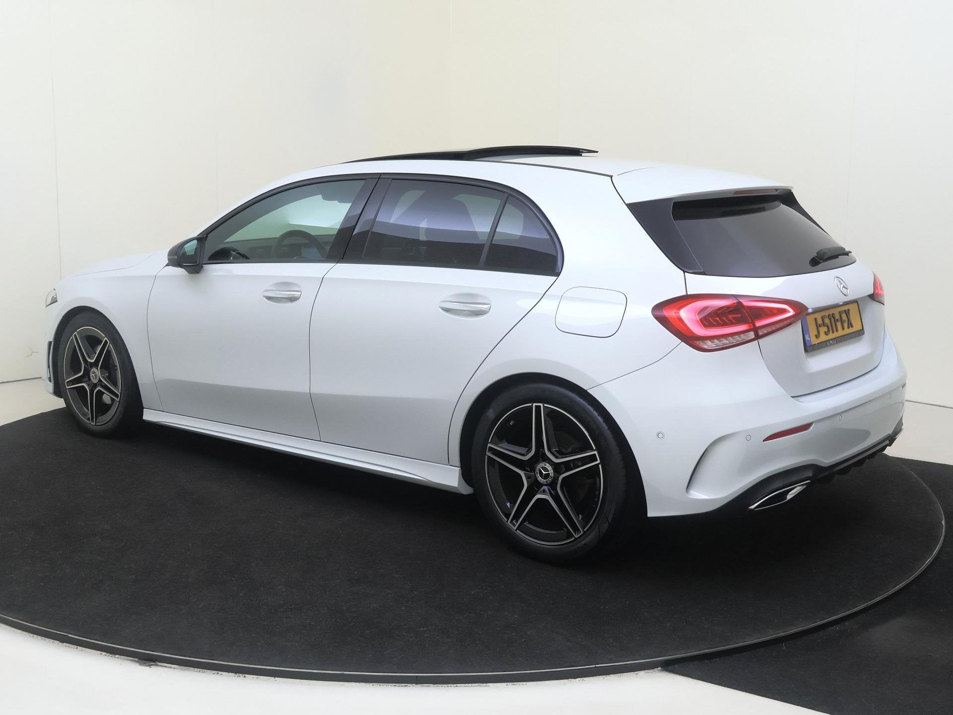 Mercedes-Benz A-klasse 180 Business Solution AMG / Panoramad, Auto's, 136 pk, Gebruikt, 4 cilinders, Leder en Stof