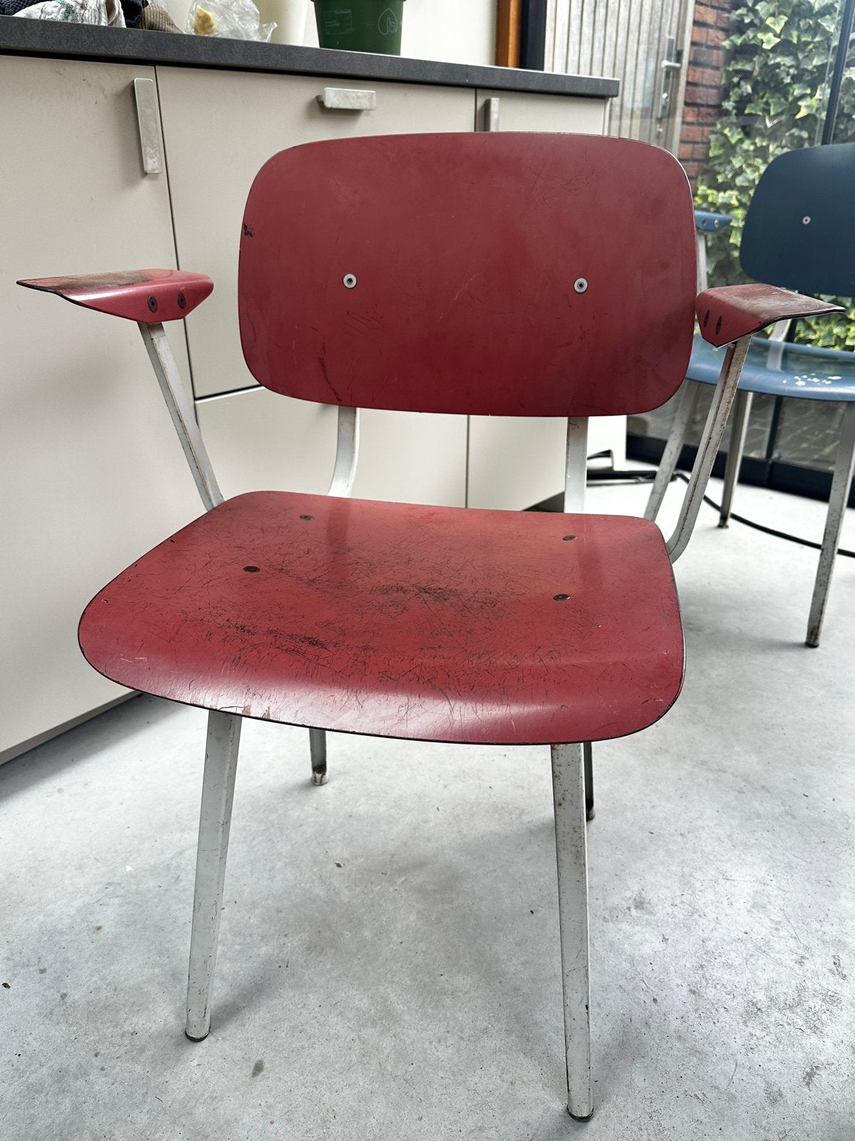 Vintage Revolt stoel met Armleuningen, Ophalen