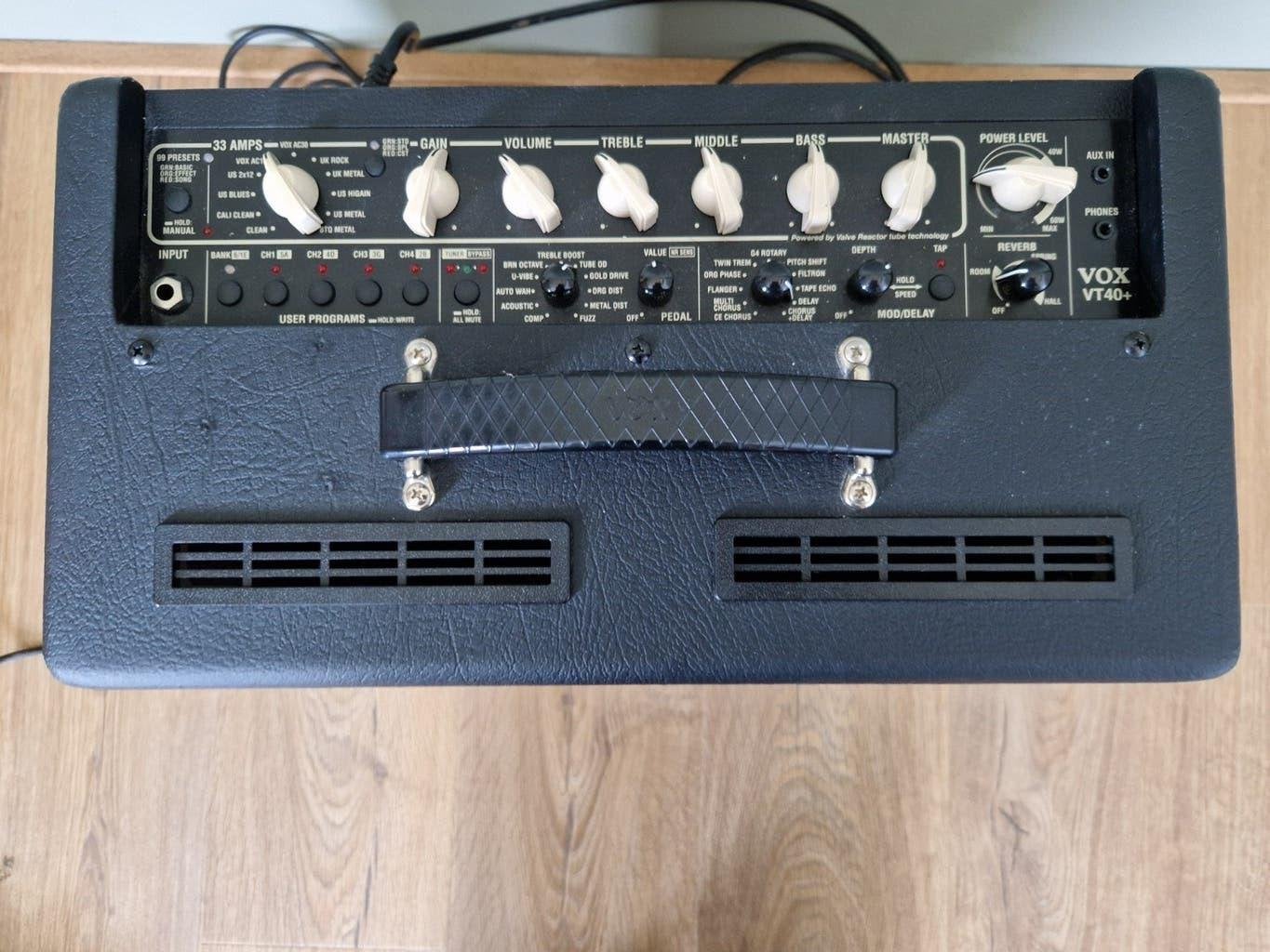 Vox VR40+ Valvetronix buizen voorversterker met footswitch, Muziek en Instrumenten, Ophalen of Verzenden, Zo goed als nieuw, Minder dan 50 watt