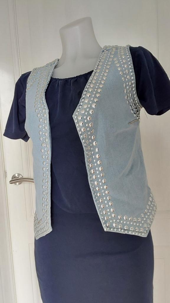 Leuke gilet met studs maat xs nieuw, Kleding | Dames, Bodywarmers, Verzenden, Nieuw, Maat 34 (XS) of kleiner, Blauw