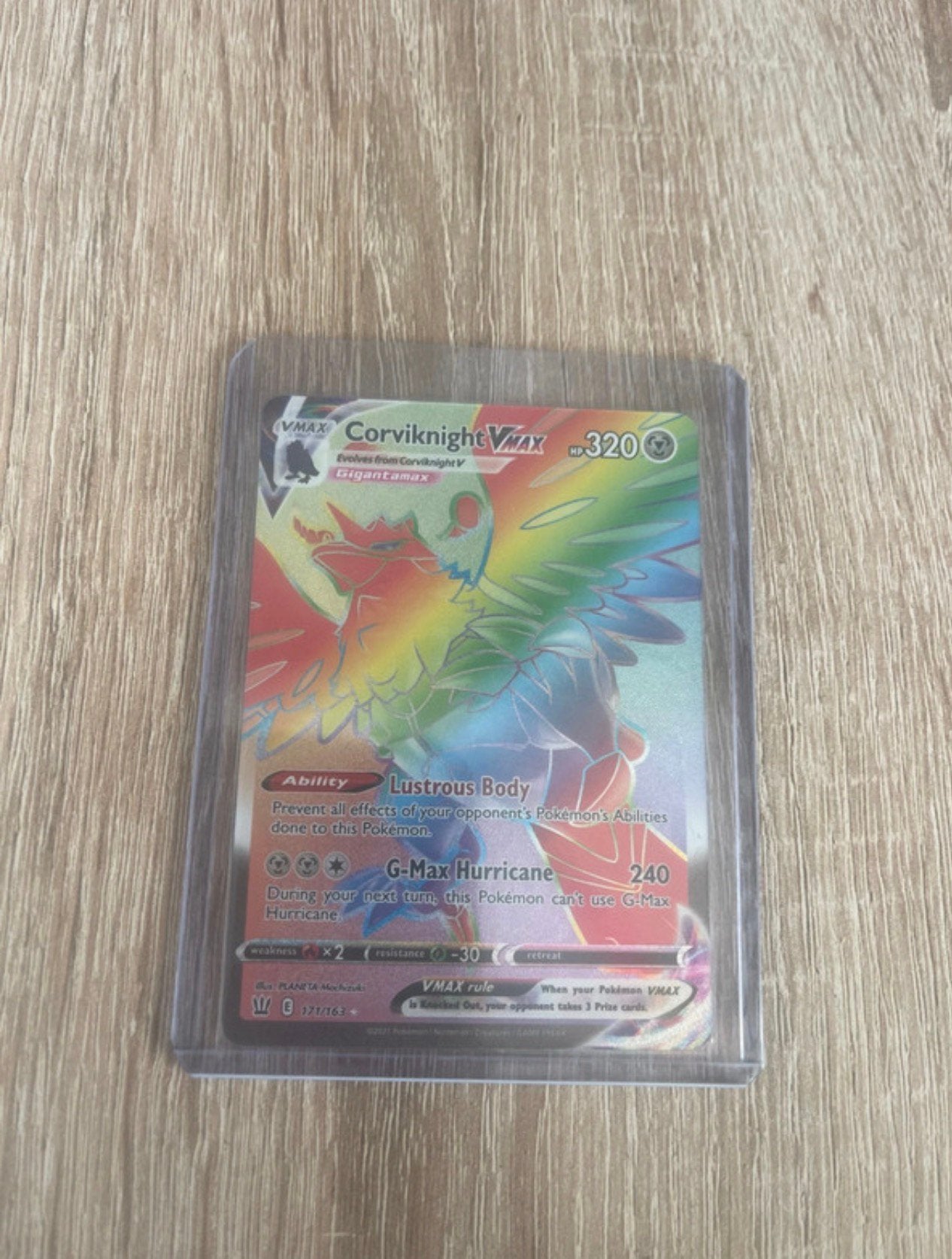 Corviknight Vmax pokemon kaart regenboog, Hobby en Vrije tijd, Ophalen, Zo goed als nieuw