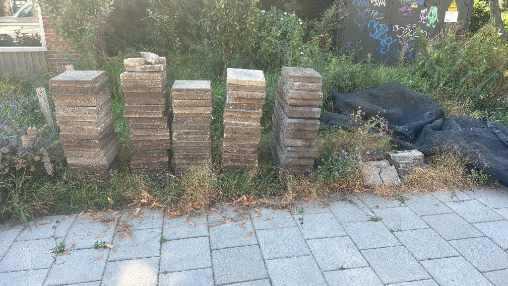 Gratis regels 30x30 en stoebbanden, Gebruikt, Ophalen of Verzenden, 10 m² of meer, Beton