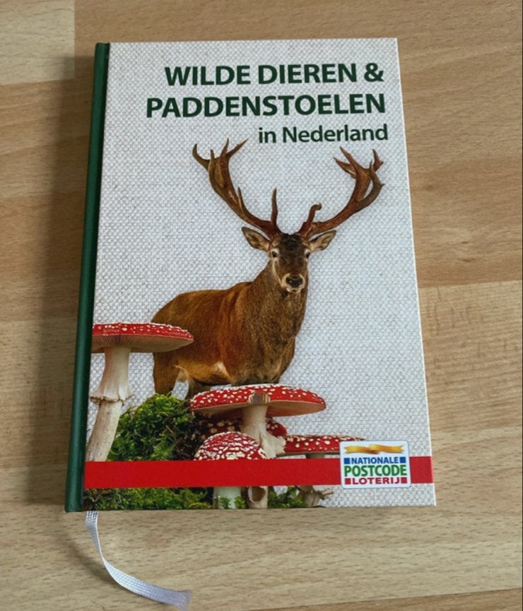 Wilde Dieren & Paddenstoelen in Nederland - Veldgids, Ophalen of Verzenden, Nieuw, Natuur algemeen