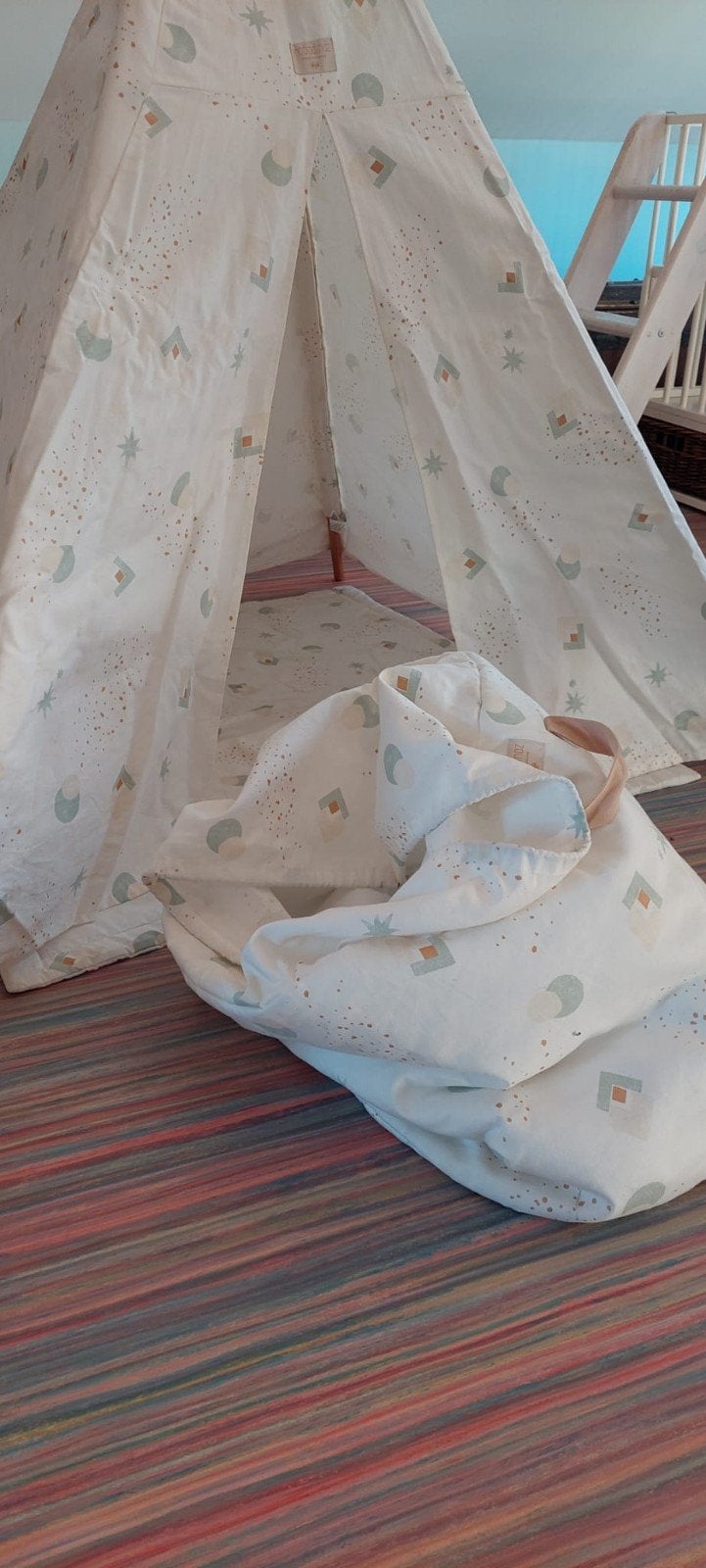 Nobodinoz Tipi Tent met Speelmat - Zo goed als nieuw, Ophalen of Verzenden, Zo goed als nieuw, Hout