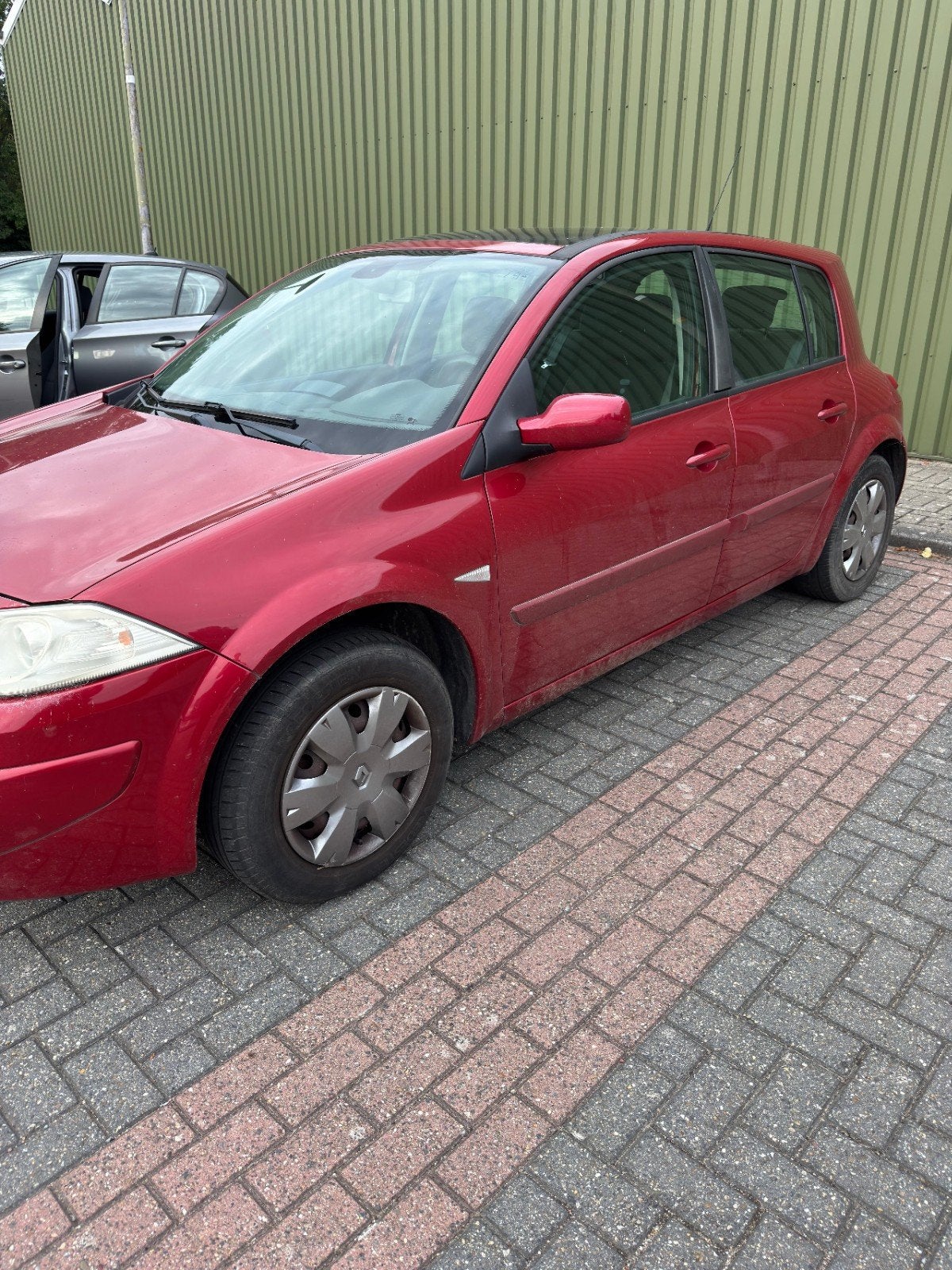 Renault Mégane 1.6 16V 2008 Rood, Auto's, Voorwielaandrijving, 625 kg, 4 cilinders, 49 €/maand