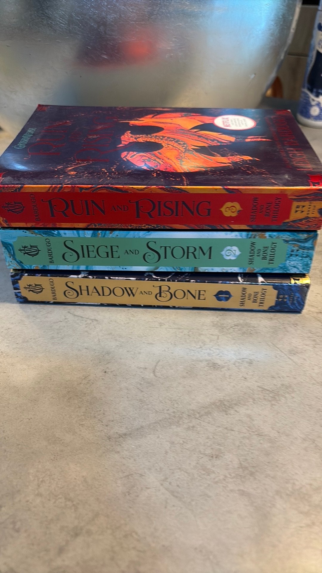 3x engelse tiener serrie Leigh Bardugo, Boeken, Fantasy, Ophalen of Verzenden, Zo goed als nieuw