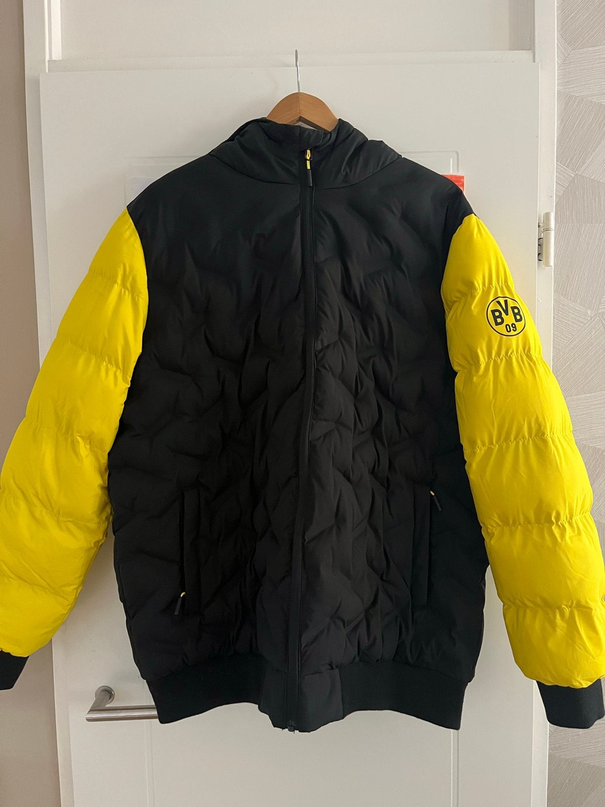 Borussia Dortmund winterjas - Nieuw - Maat XL, Kleding | Heren, Ophalen of Verzenden, Nieuw, Maat 56/58 (XL), Zwart