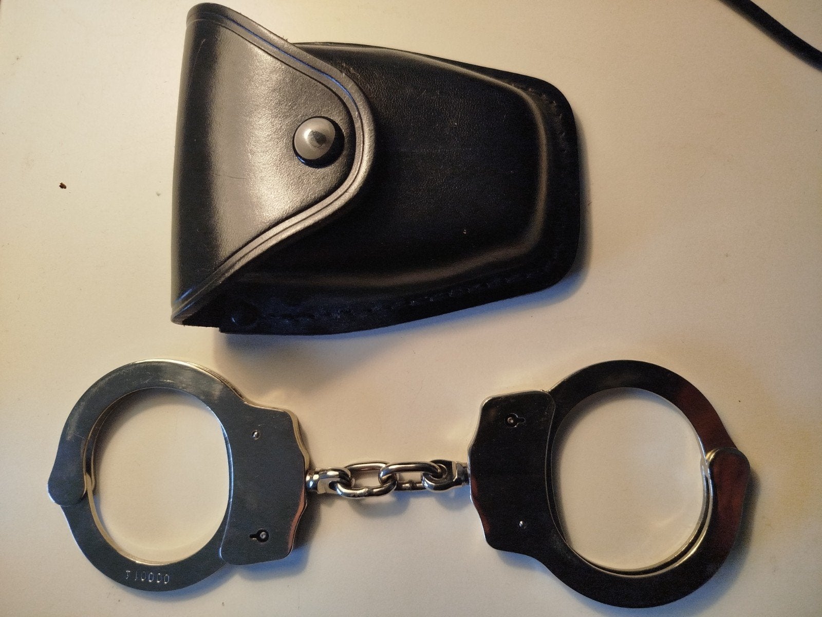 Handboeien en leren holster, Verzenden, Overige