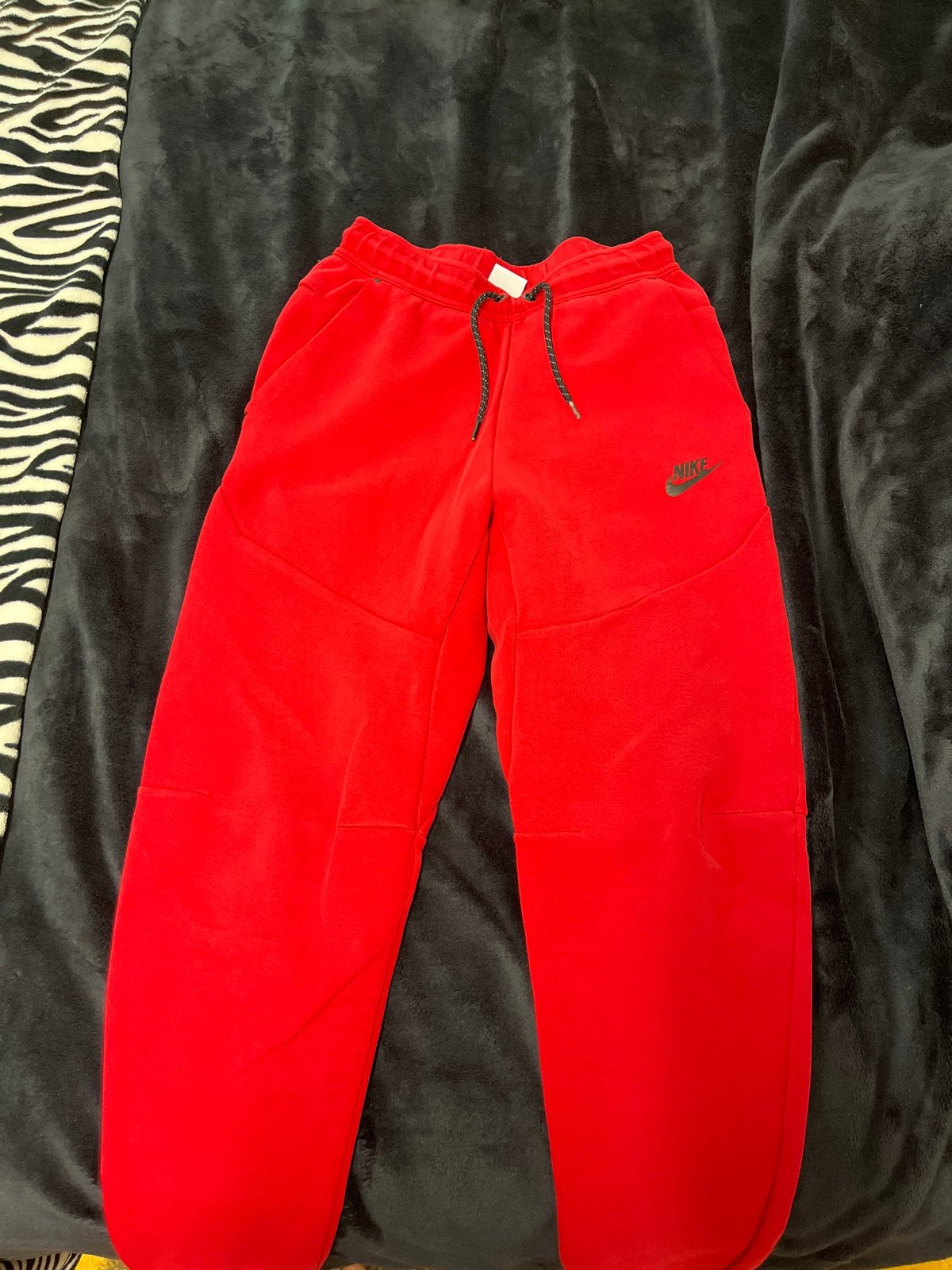 Nike Tech Fleece Joggingbroek Rood - Maat XS, Ophalen of Verzenden, Maat 34 (XS) of kleiner, Rood, Fitness of Aerobics