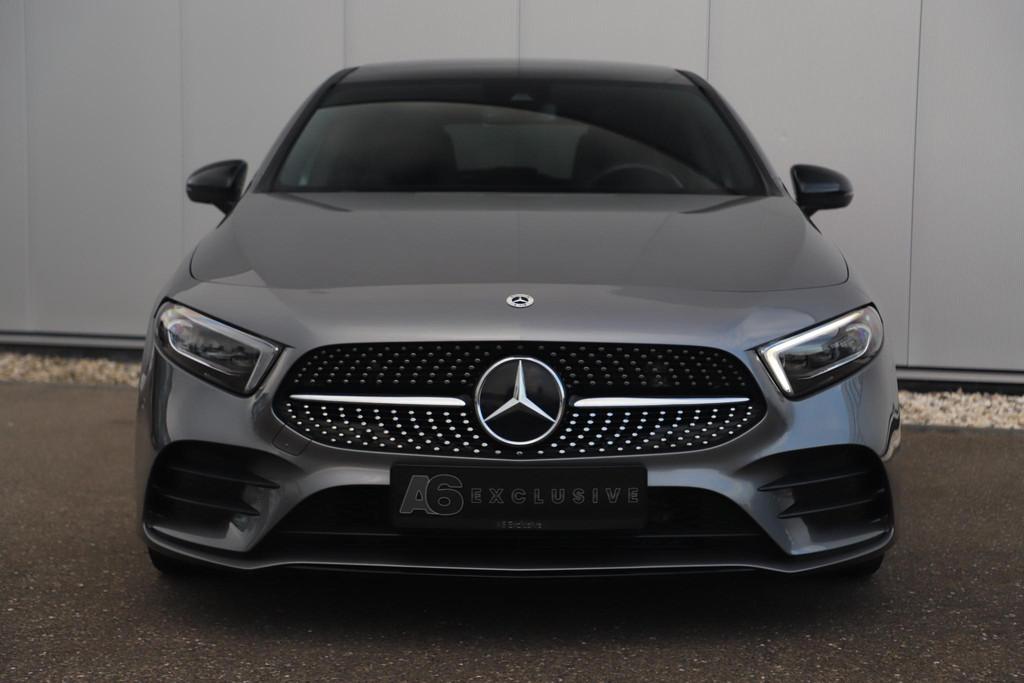 Mercedes-Benz A-klasse 180 AMG Night Pakket Automaat Panoram, 136 pk, Gebruikt, Met garantie (alle), Leder en Stof