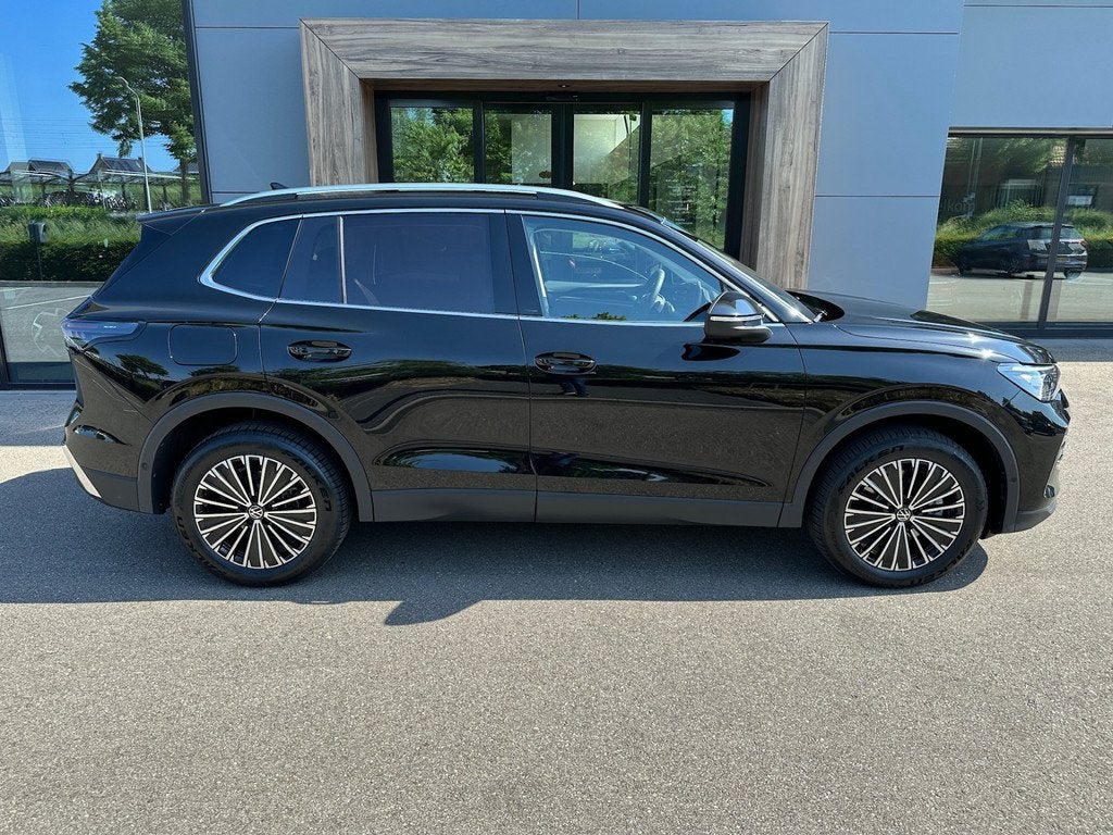 Volkswagen Tiguan 1.5 eHybrid Elegance 204pk | Trekhaak | Ca, Auto's, Volkswagen, 12 maanden, Zwart, Zwart, SUV of Terreinwagen