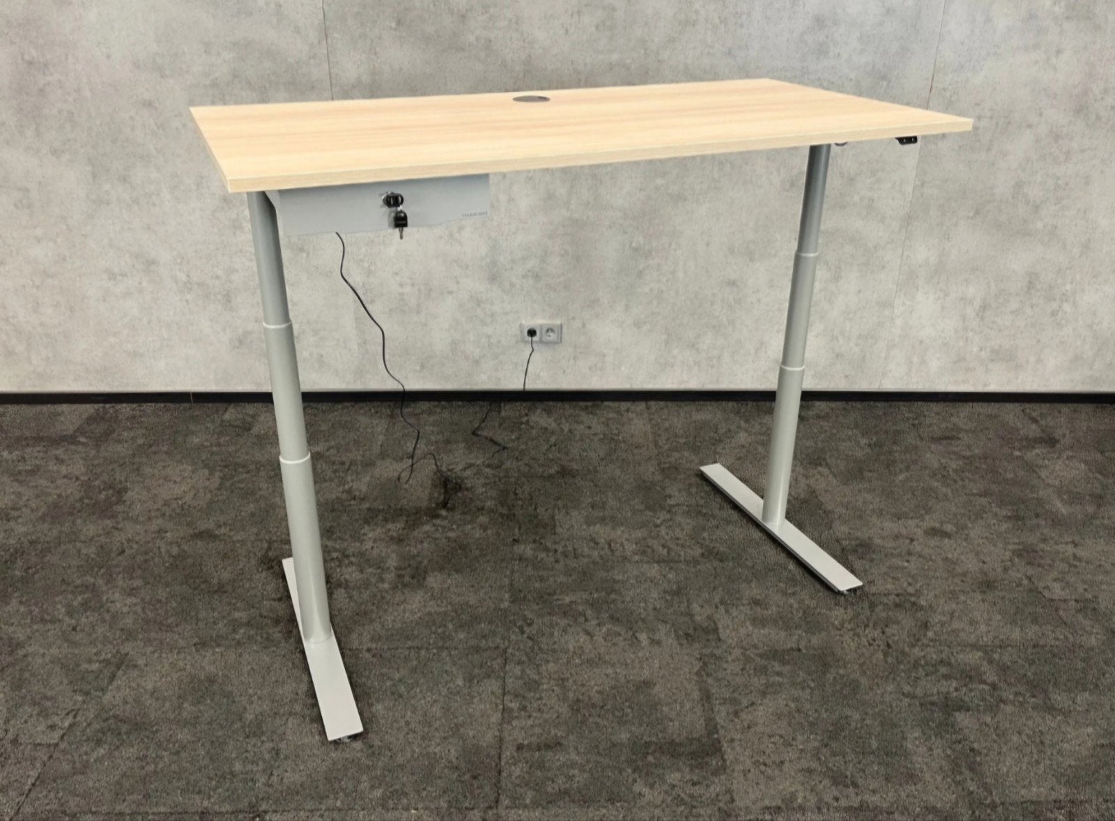 Markant Zit-Sta Bureau - Nieuw en Elektrisch Verstelbaar, Zit-sta bureau, Nieuw, Ophalen of Verzenden, Overige merken