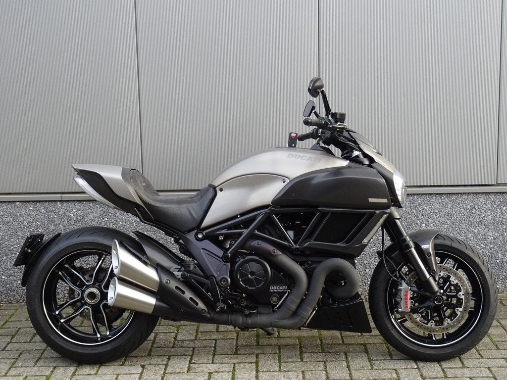 Ducati DIAVEL TITANIUM (bj 2016), Motoren, Motoren | Ducati, Bedrijf, Naked bike