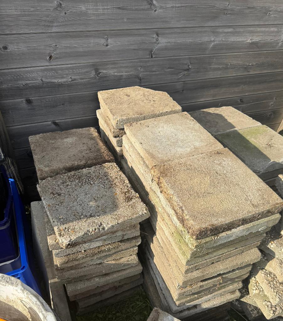 100 tegels 30x30  en 6 van 60x60, Tuin en Terras, Ophalen, Gebruikt, Beton, Terrastegels