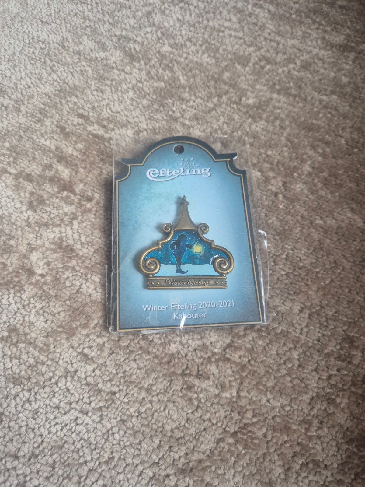 Efteling Pin Winterkabouter, Ophalen of Verzenden, Zo goed als nieuw, Button of Speldje