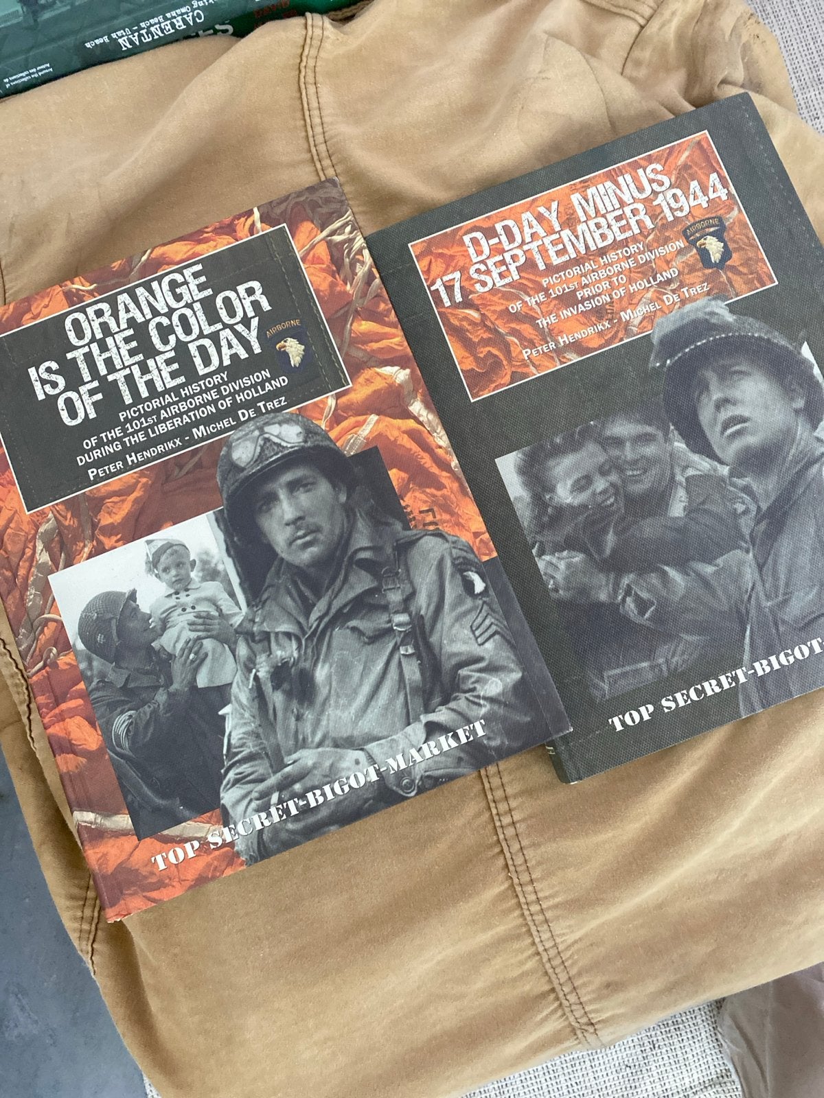 SET Orange is the Color of the day en D-day Minus., Ophalen of Verzenden, Tweede Wereldoorlog, Zo goed als nieuw, Landmacht