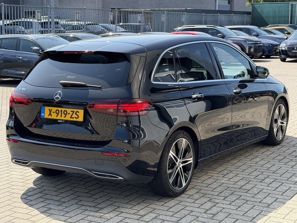 Mercedes-Benz B-klasse 180 Luxury Line | LED | Leder | Licht, Auto's, Mercedes-Benz, 745 kg, 136 pk, 4 cilinders, Met garantie (alle)