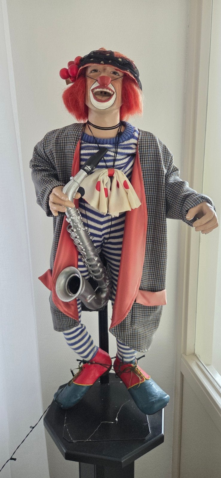Grote Clown Pop met Saxofoon - 80 cm, Ophalen, Gebruikt, Pop