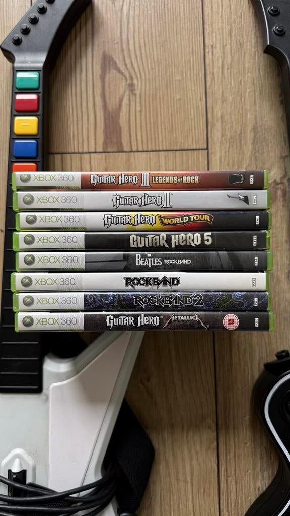 Xbox 360 Guitar Hero & Rock Band Bundel met 3 Gitaren, Ophalen, Phat, Zo goed als nieuw, Zonder controller
