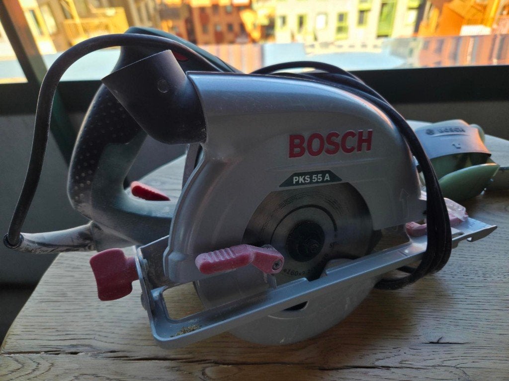 Bosch PKS 55 A cirkelzaag 1200W – 2024, nauwelijks gebruikt, Ophalen, Cirkelzaag, Zo goed als nieuw, 30 tot 70 mm