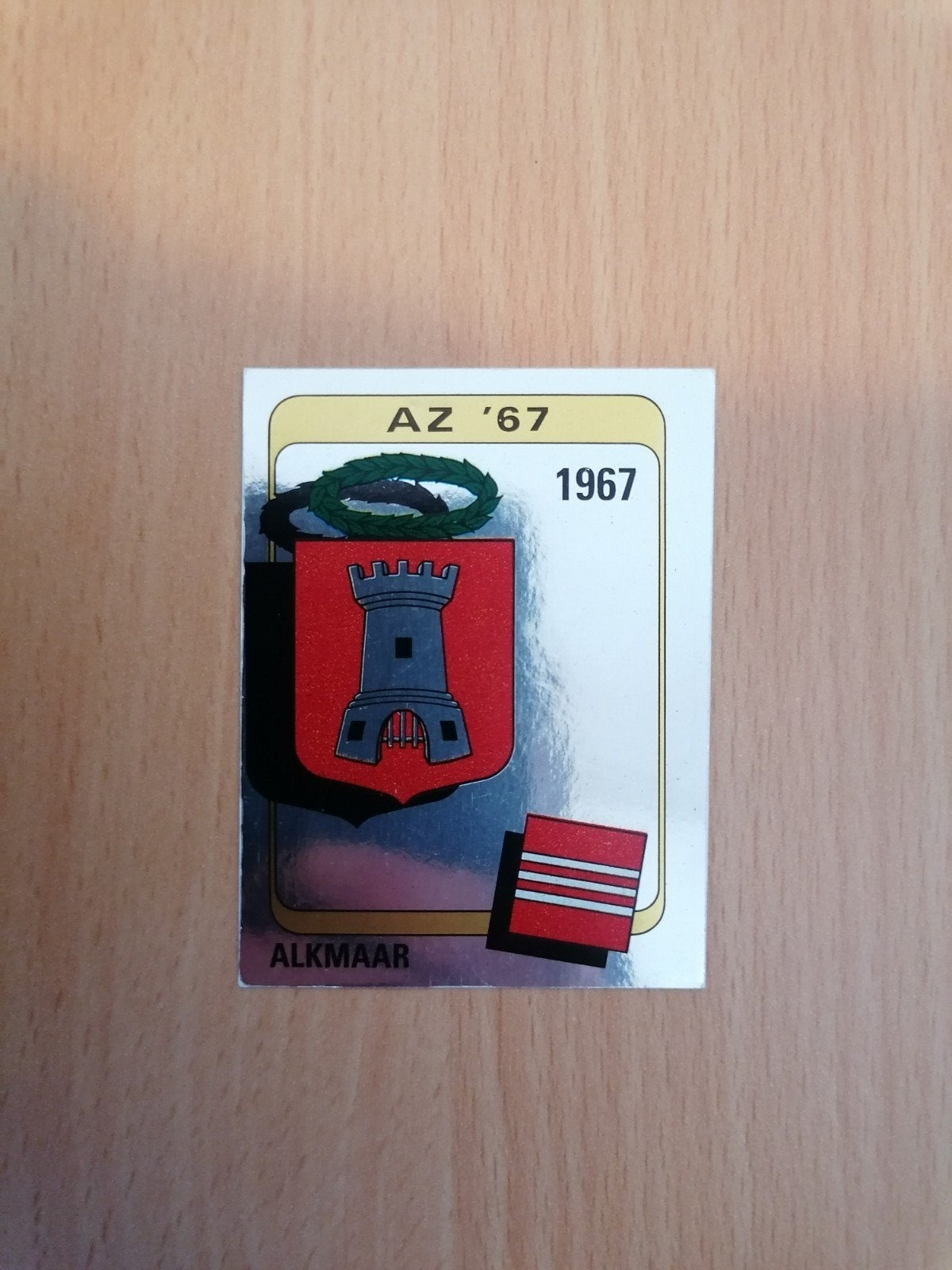 Panini Voetbal 84 #22 AZ '67 embleem., Verzamelen, Ophalen of Verzenden, Zo goed als nieuw, AZ, Poster, Plaatje of Sticker