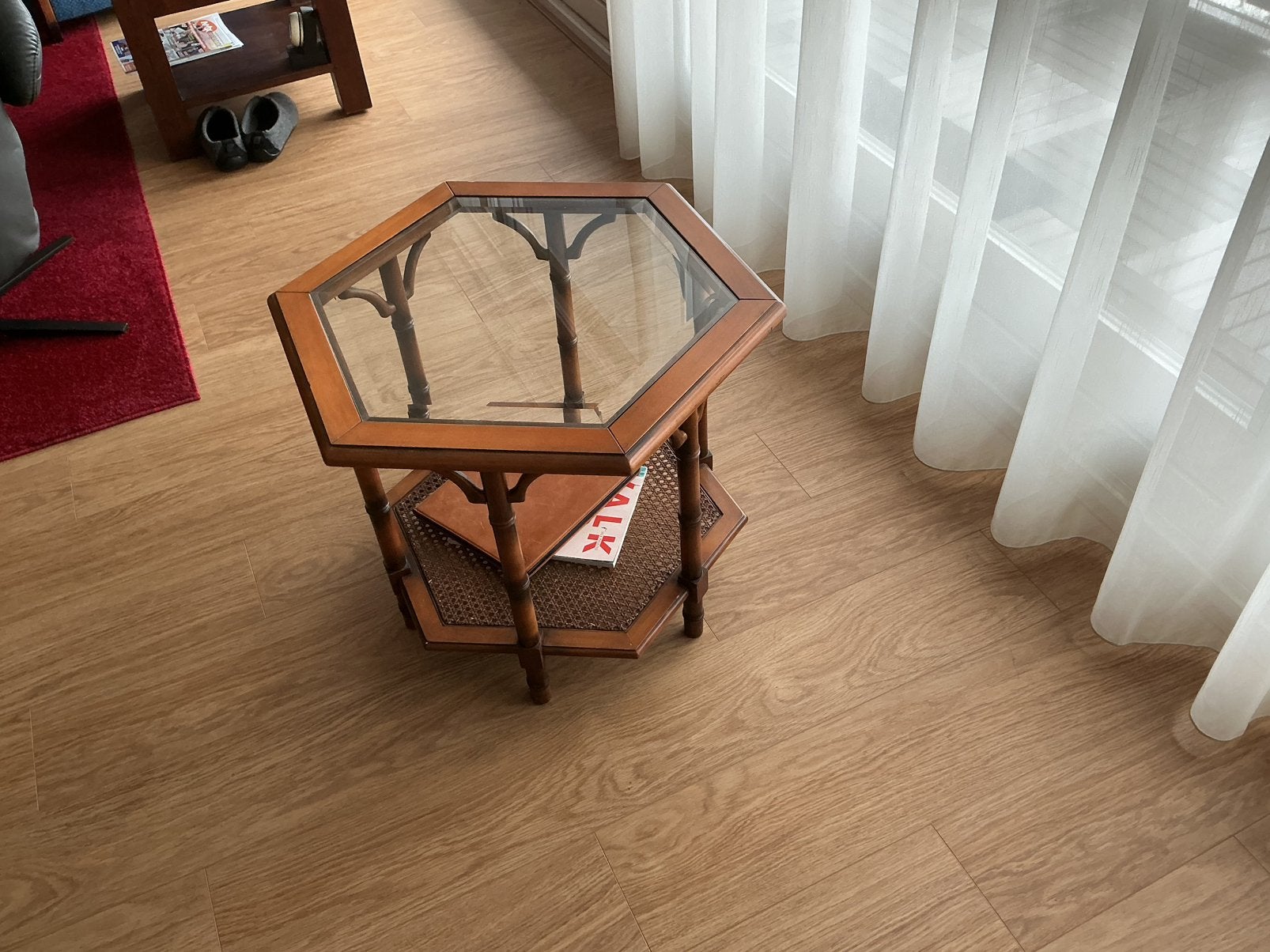 Zeskantige VINTAGE/BROCANTE  (bijzet)tafel, KERSENHOUT, Ophalen