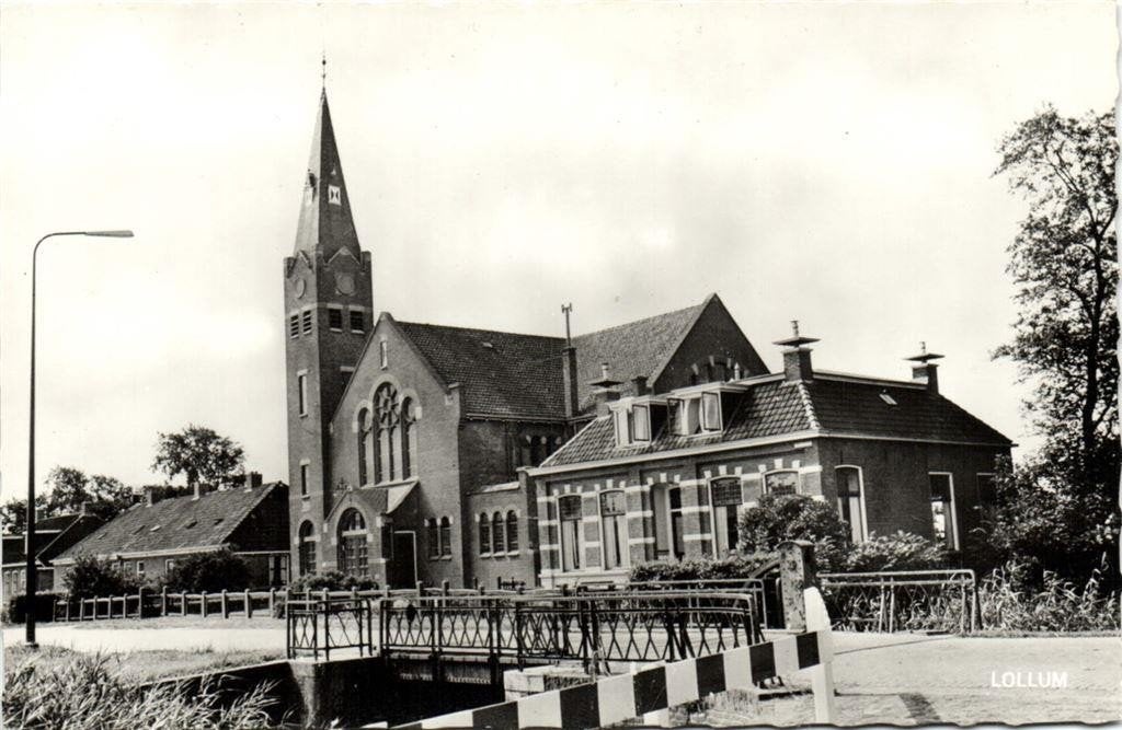 Lollum - dorpsgezicht kerk - ongelopen, Ophalen of Verzenden, 1940 tot 1960, Ongelopen, Friesland