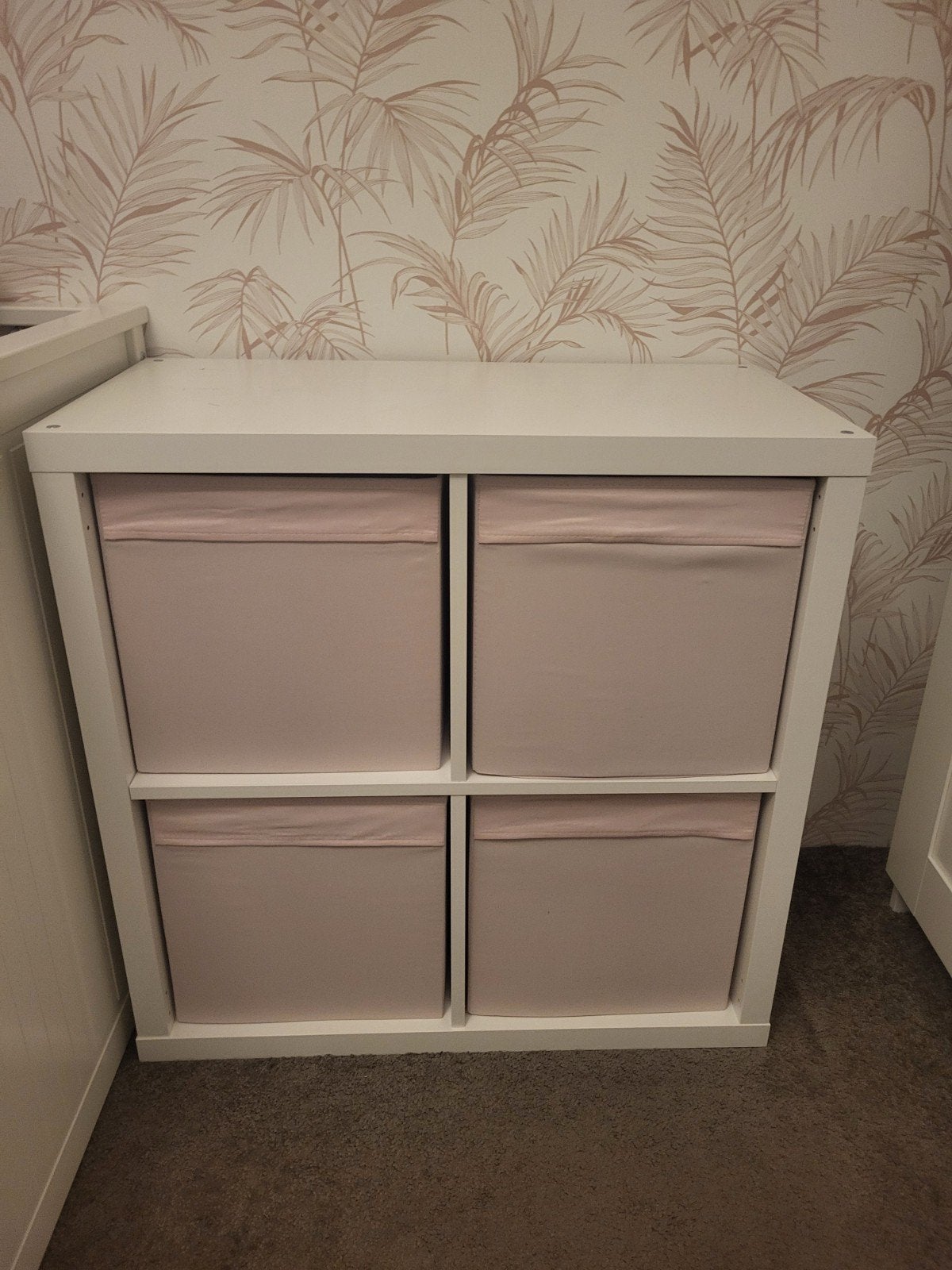 Witte Ikea Kallax kast met 4 roze bakken (zo goed als nieuw), Ophalen of Verzenden, Zo goed als nieuw